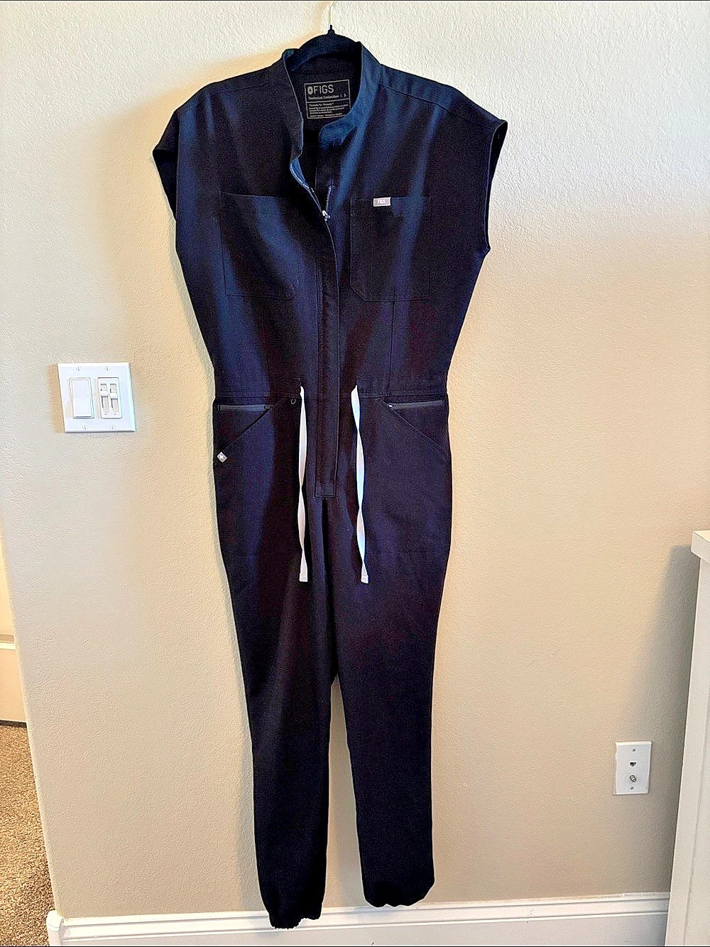 FIGS Rafaela Jogger ScrubJumpsuit Black Jumpsuit Small